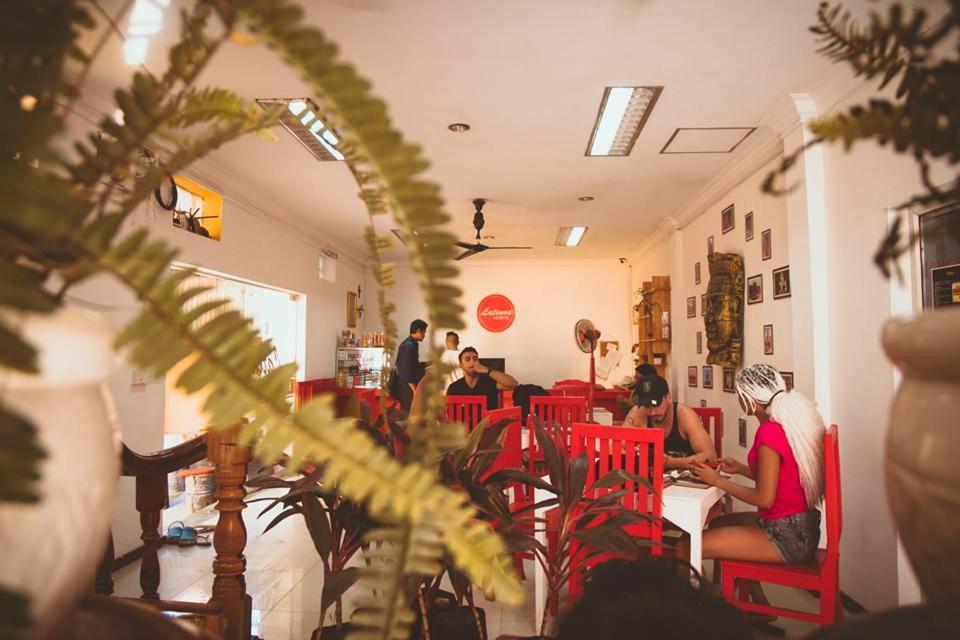 Latinos Hostel Siem Reap Exterior photo